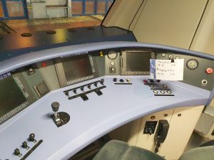 Cockpit mit einer Oberflächenveredelung